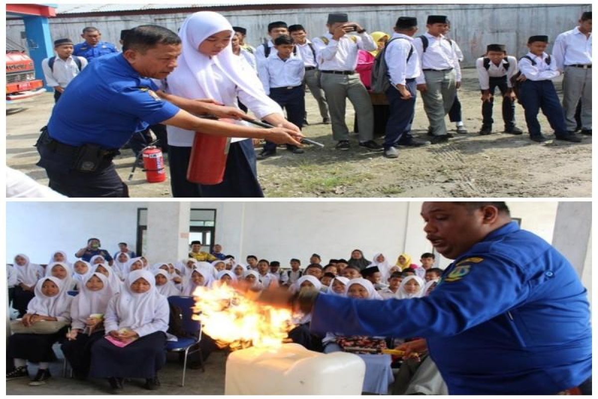 Pelajar kunjungi Damkar Satpol PP Tebing Tinggi