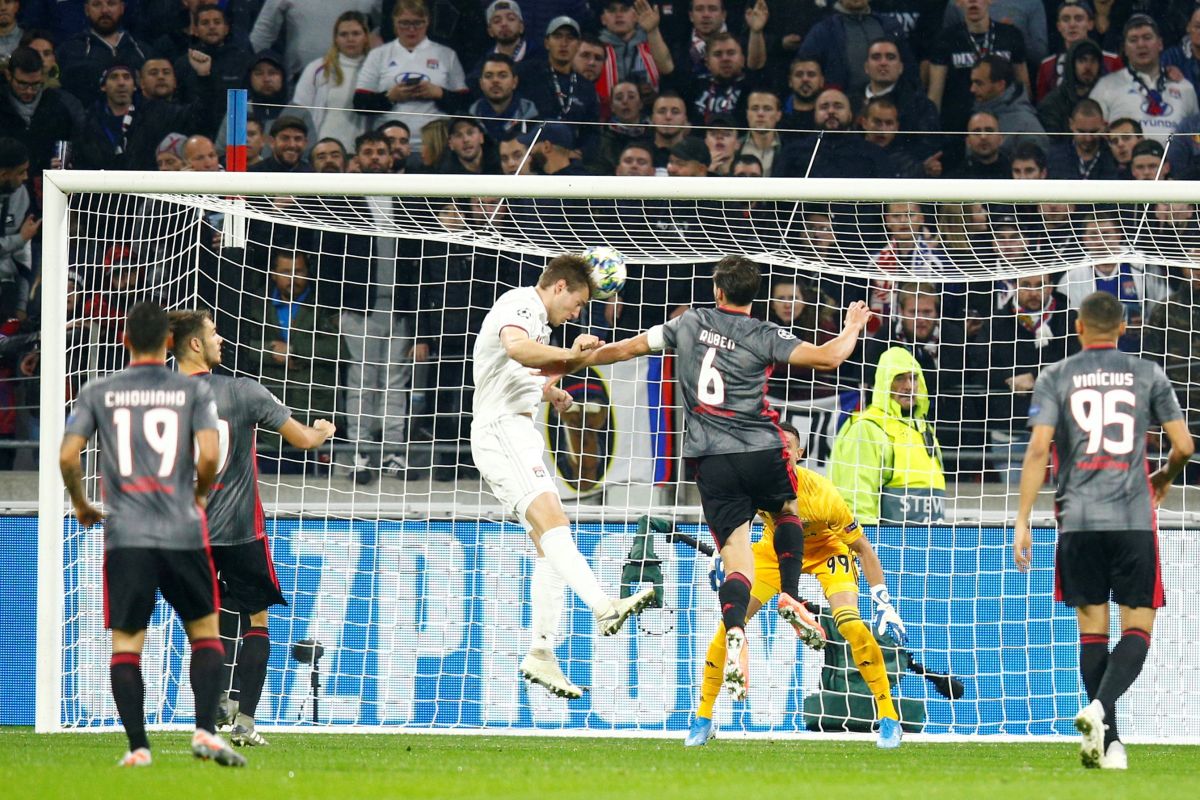 Liga Champions - Lyon hidupkan peluang tembus 16 besar setelah Tekuk Benfica 3-1