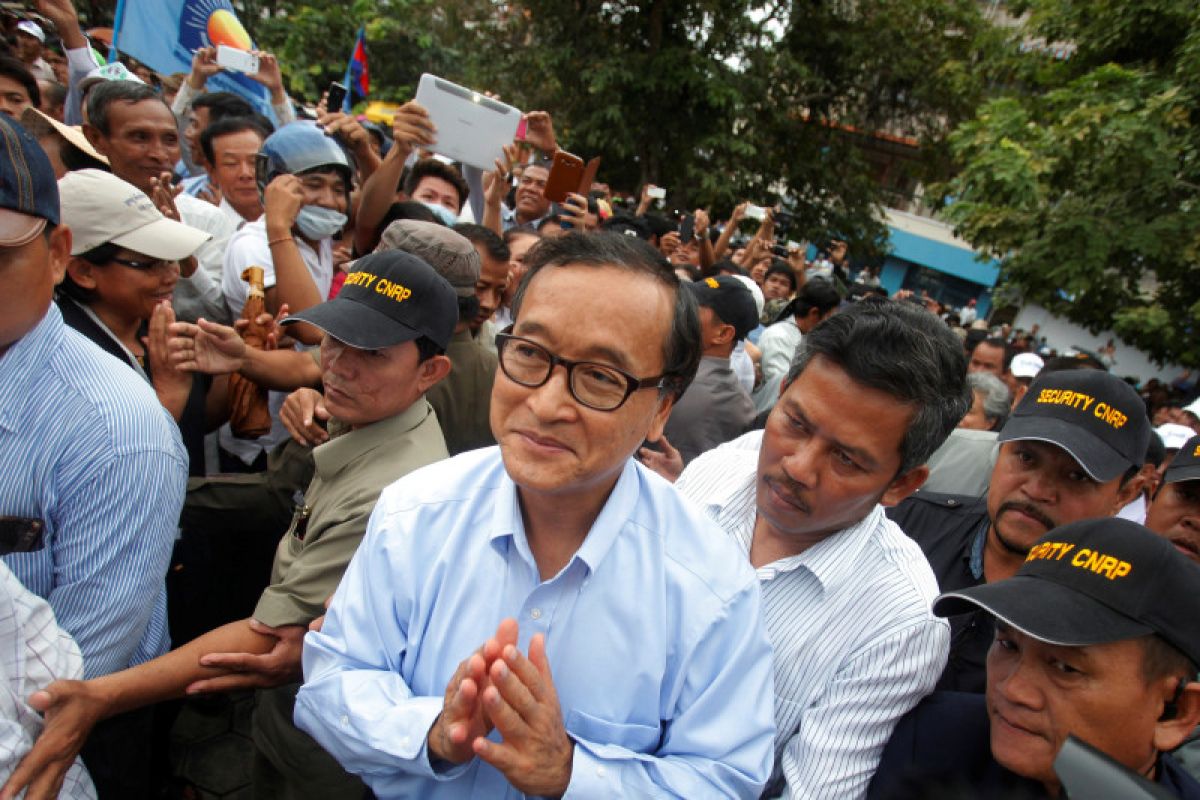 Tokoh oposisi Kamboja Sam Rainsy mendarat di Kuala Lumpur