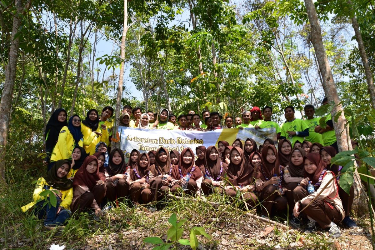 Di Sukabumi, Pusat Taman Botani dan Konservasi Durian dikembangkan UI