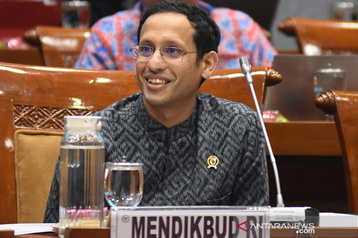 Mendikbud Nadiem tinjau langsung sekolah yang ambruk