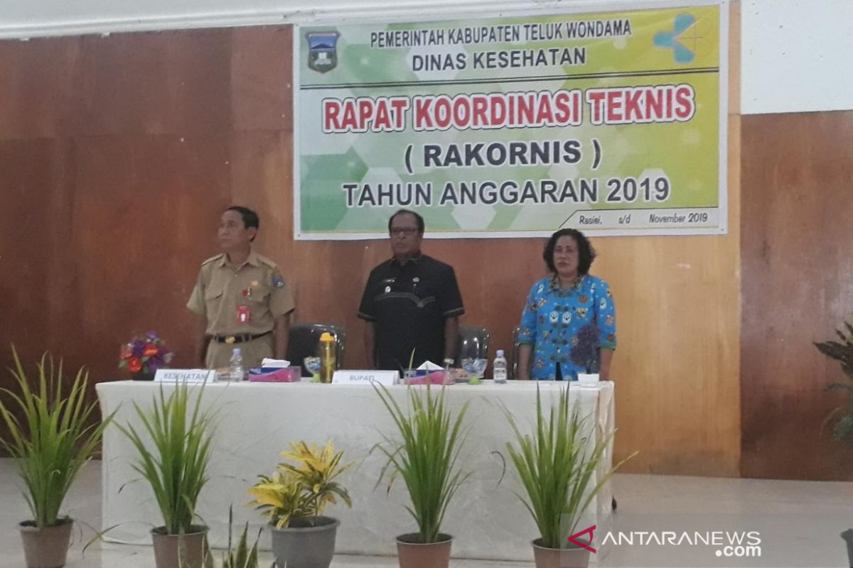 Bupati Wondama larang guru dan paramedis duduki jabatan struktural