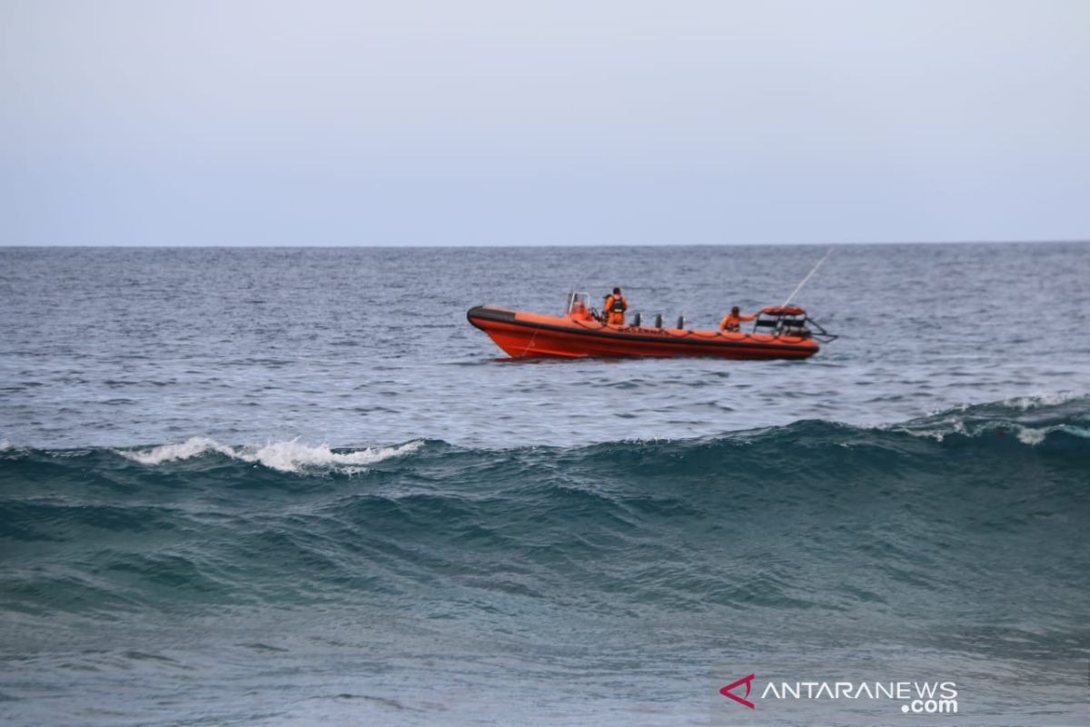 Tim SAR Manokwari masih mencari Briptu Maurit yang terseret arus