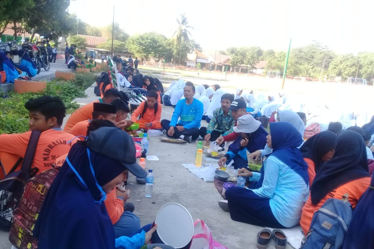 Siswa di Takalar belajar di luar kelas atas inisiasi Kemen-PPPA