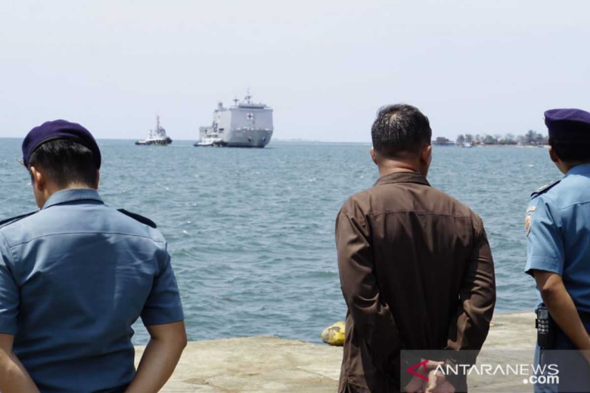 Lantamal VI sambut Kapal Rumah Sakit KRI dr Suharso-990 di Pelabuhan Soekarno Makassar