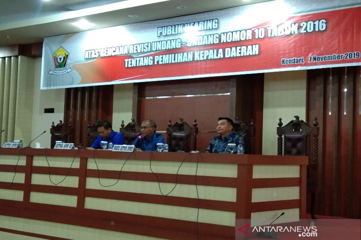 Ketua KPK memimpin doa buat Yusuf-Randi saat "hearing" di DPRD Sultra