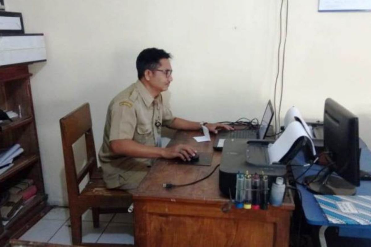 Desa Cilibang terima bantuan laptop untuk tingkatkan layanan ke masyarakat