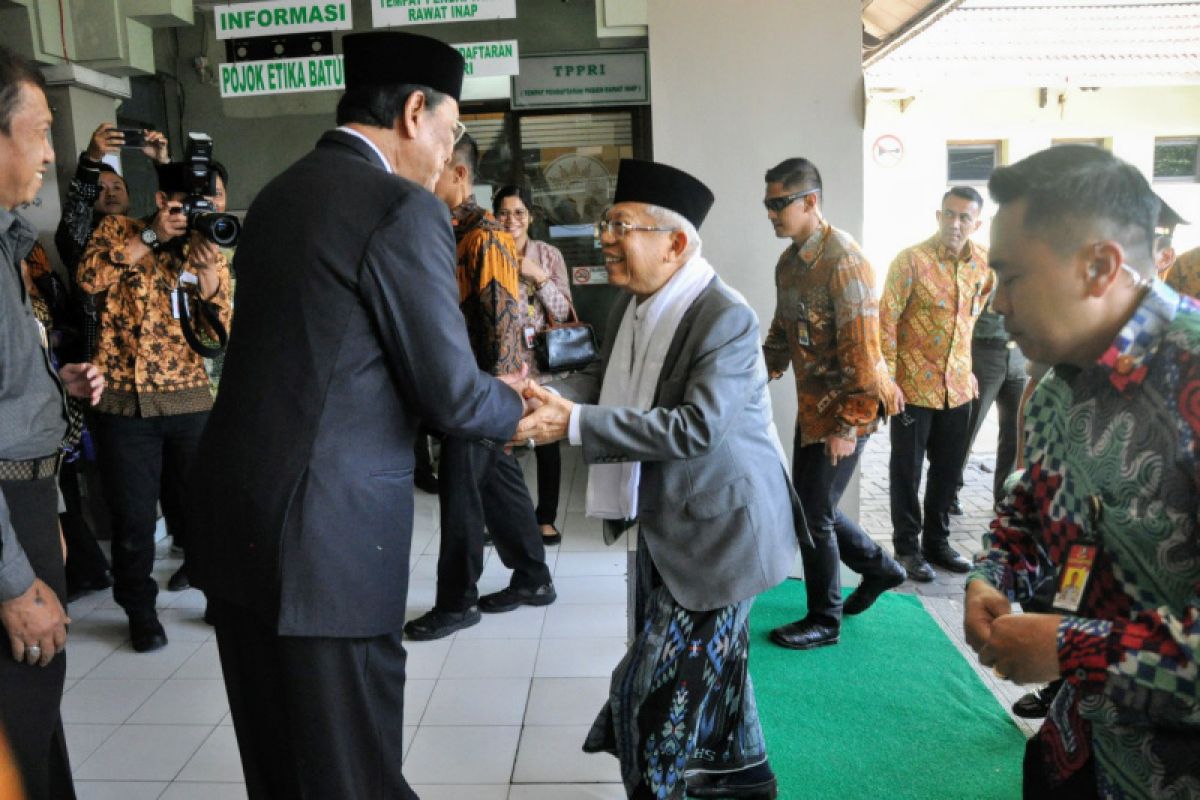 Dirawat di RS PKU Muhammadiyah, Waketum MUI dibesuk Wapres