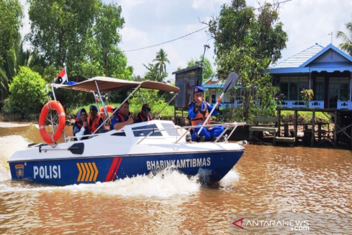 "Illegal fishing di Sungai Martapura dicegah dengan patroli gabungan