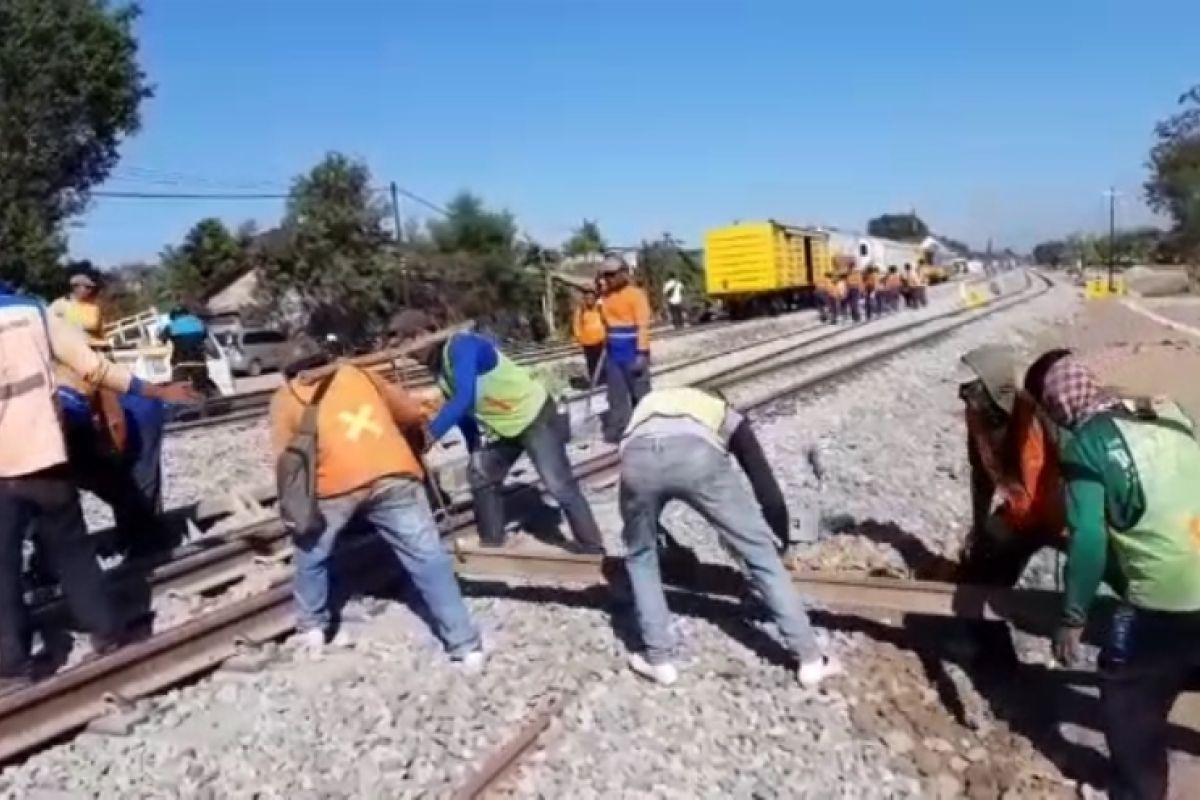 Jalur KA bagian selatan kembali normal