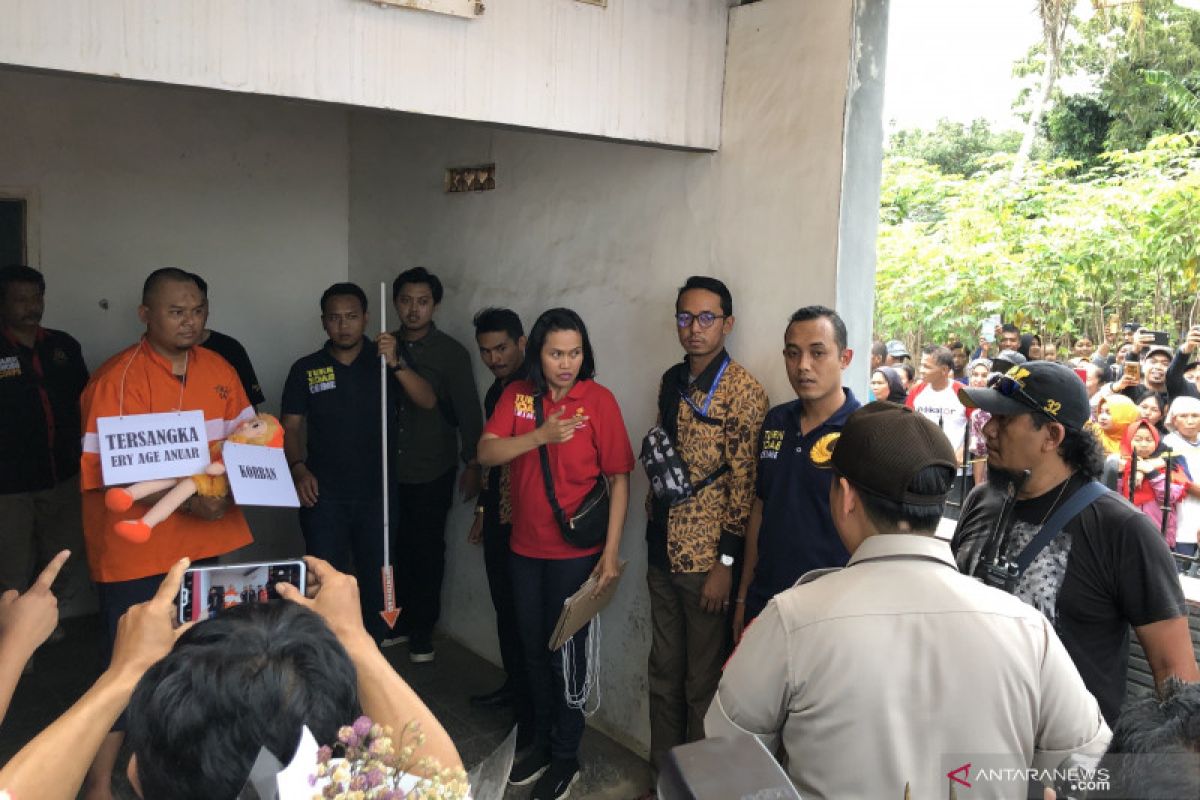 Polisi rekonstruksi kasus ayah tiri aniaya balita hingga tewas di Malang