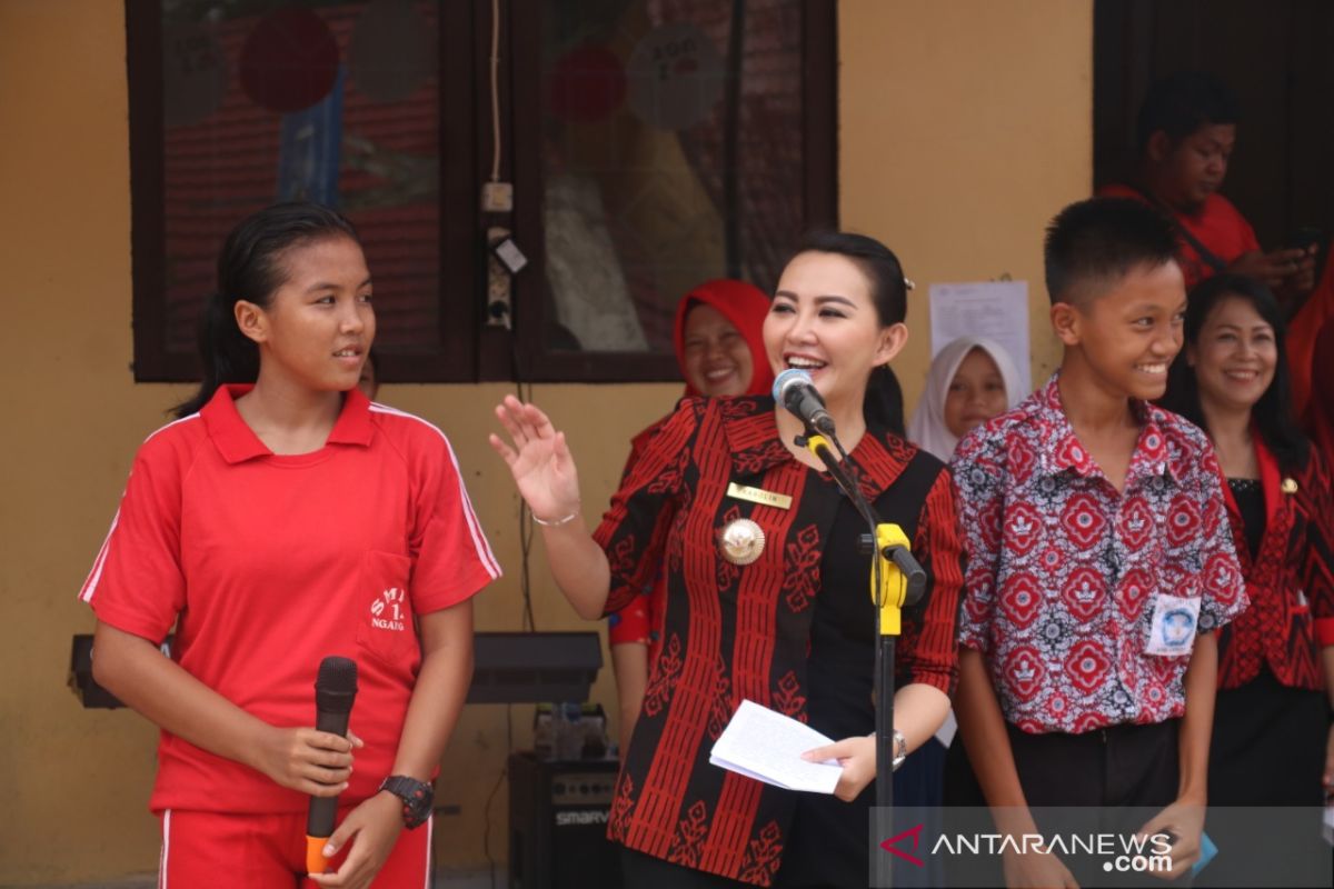 Bupati Karolin ajak masyarakat lestarikan permainan tradisional