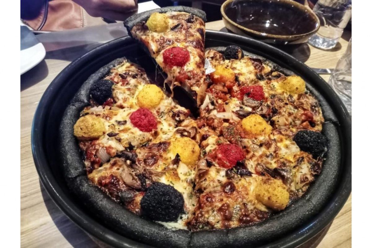 "Cheesebomb Pizza" rayakan pembukaan toko ke-500 Pizza Hut