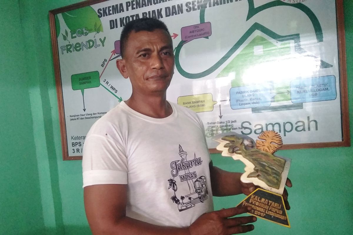 Dari sampah menjadi rupiah di Biak Numfor