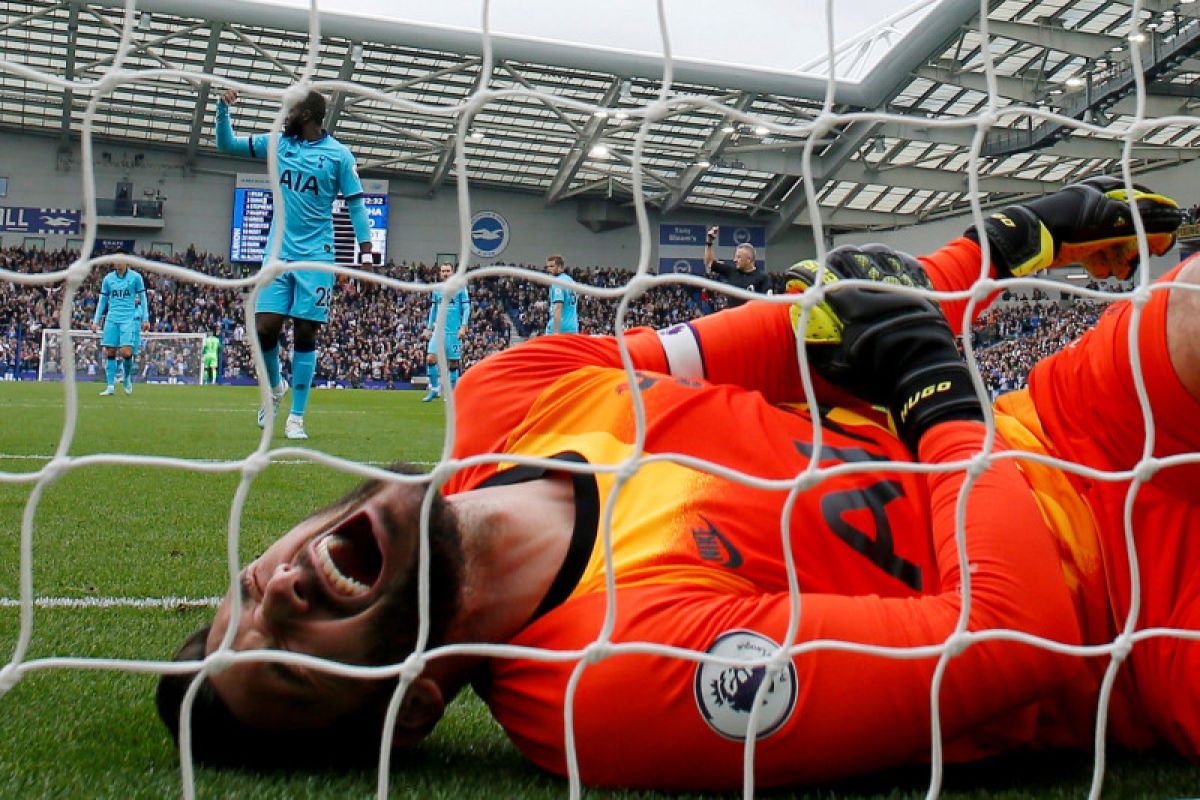 Penjaga gawang Tottenham Hotspur  Hugo Lloris jalani operasi siku