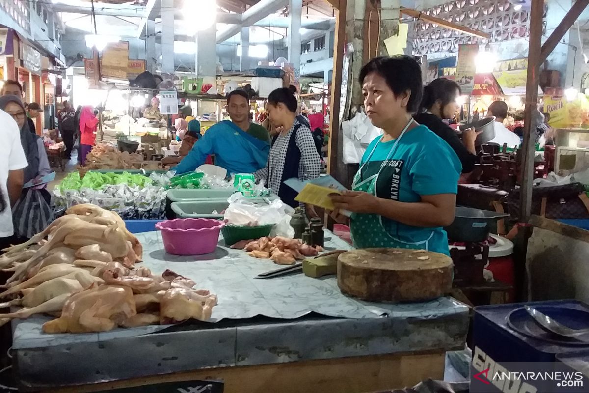 Harga daging ayam di Jember naik jelang Maulid Nabi