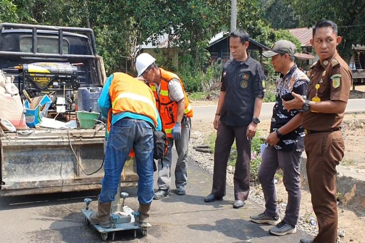 TP4D Kejari Bartim periksa peningkatan ruas jalan Mangkarap-Gumpa senilai Rp1,6 miliar