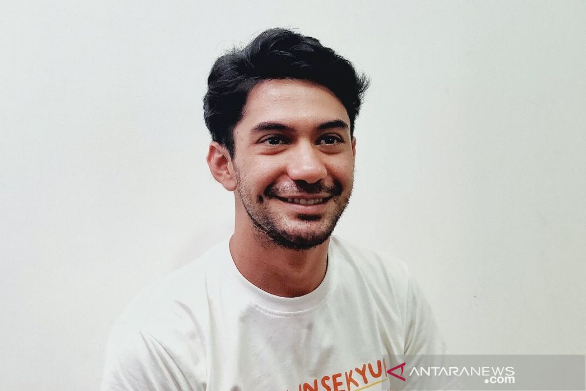 Aktor Reza Rahadian tulis lagu untuk film 