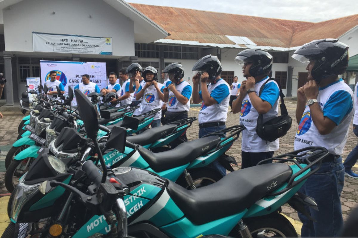 Cara unik PLN Aceh sambangi aset dengan motor listrik