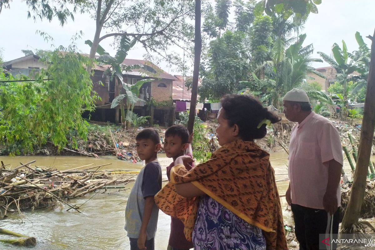 Belasan bangkai babi juga ditemukan di Sungai Babura