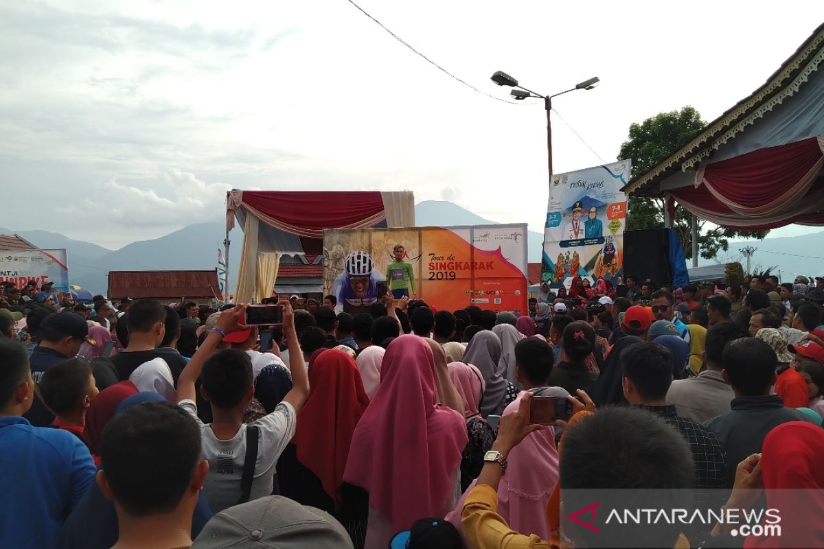 Masyarakat Kerinci antusias saksikan Tour de Singkarak 2019