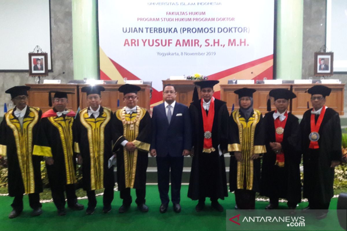 Ari Yusuf Amir meraih doktor ilmu hukum di UII