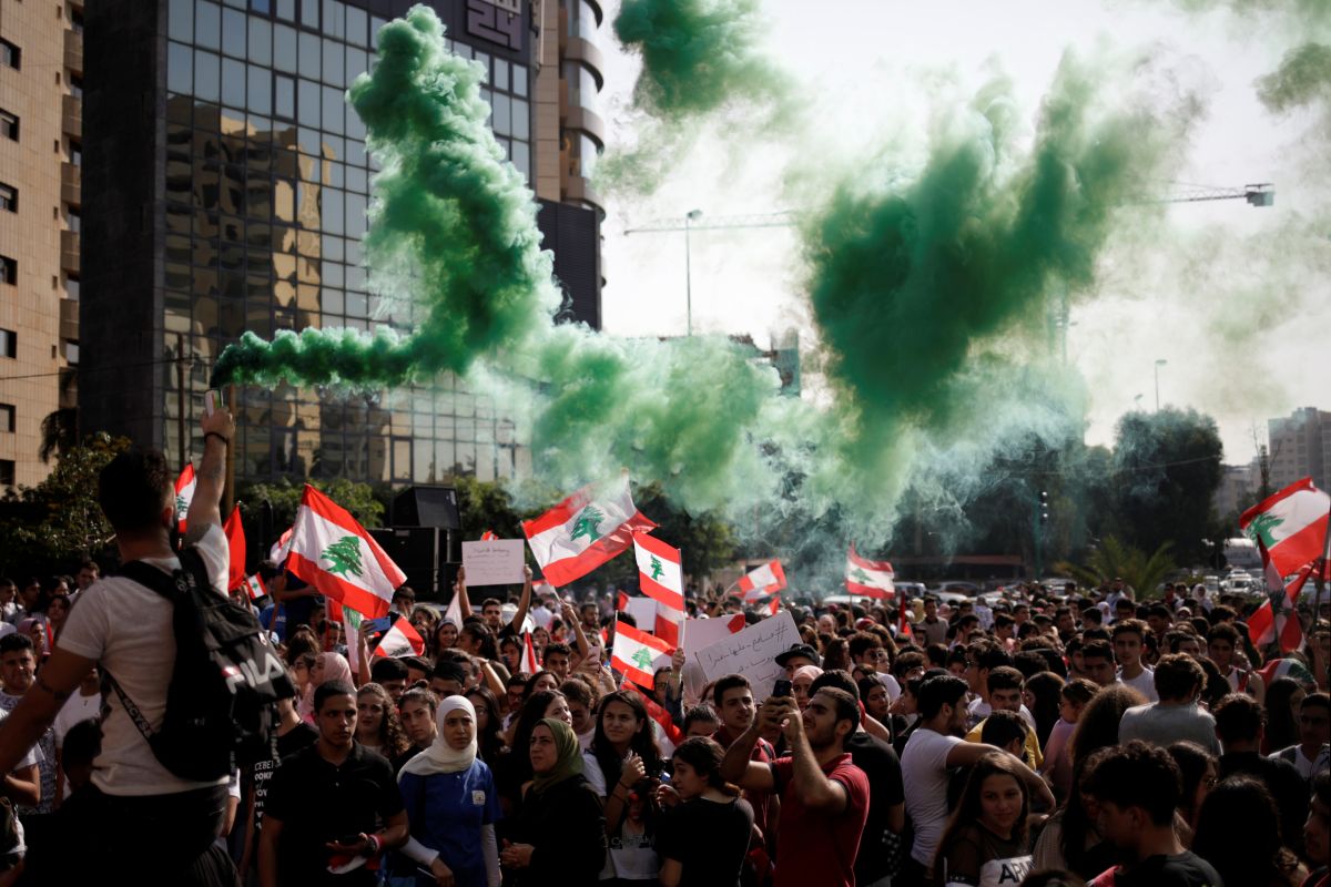 Pascaledakan dahsyat di Beirut, satu polisi tewas dan 142 orang terluka dalam aksi protes