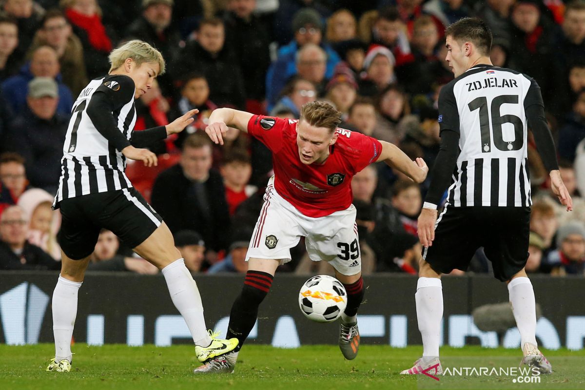 Pemain MU McTominay cedera engkel