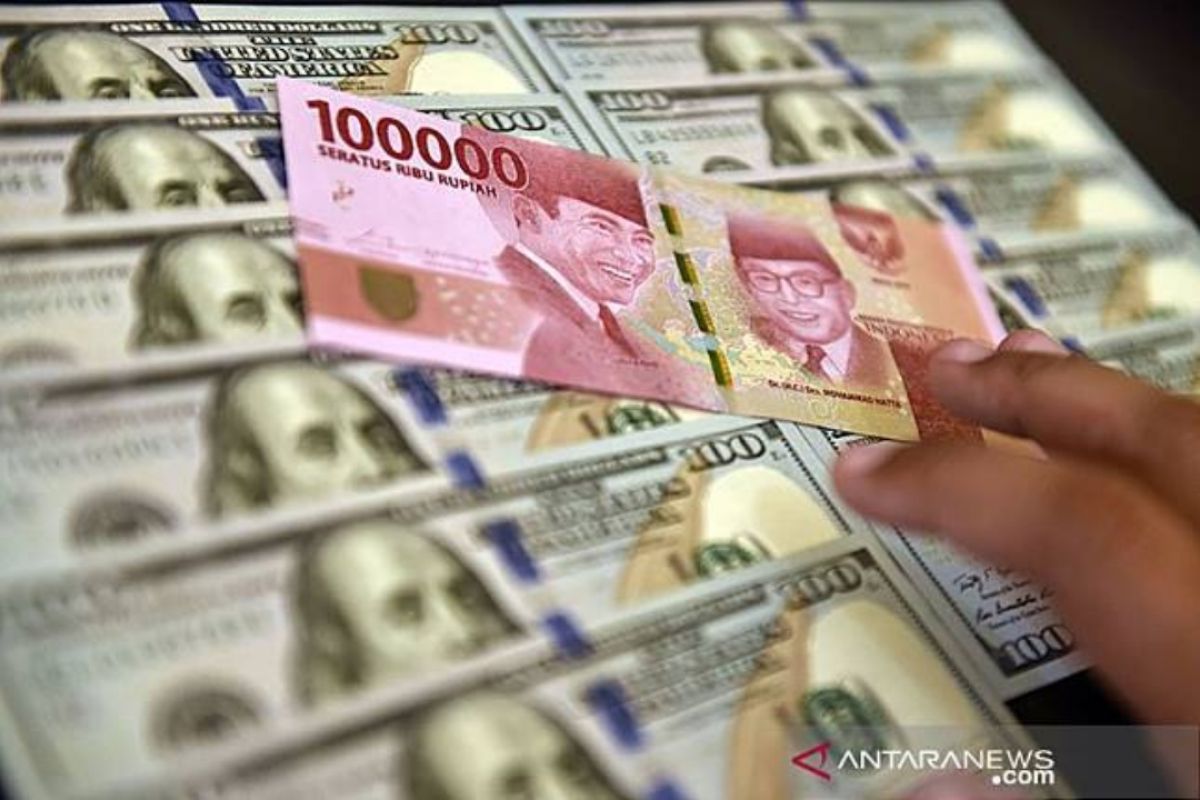 Rupiah  melemah 12 poin