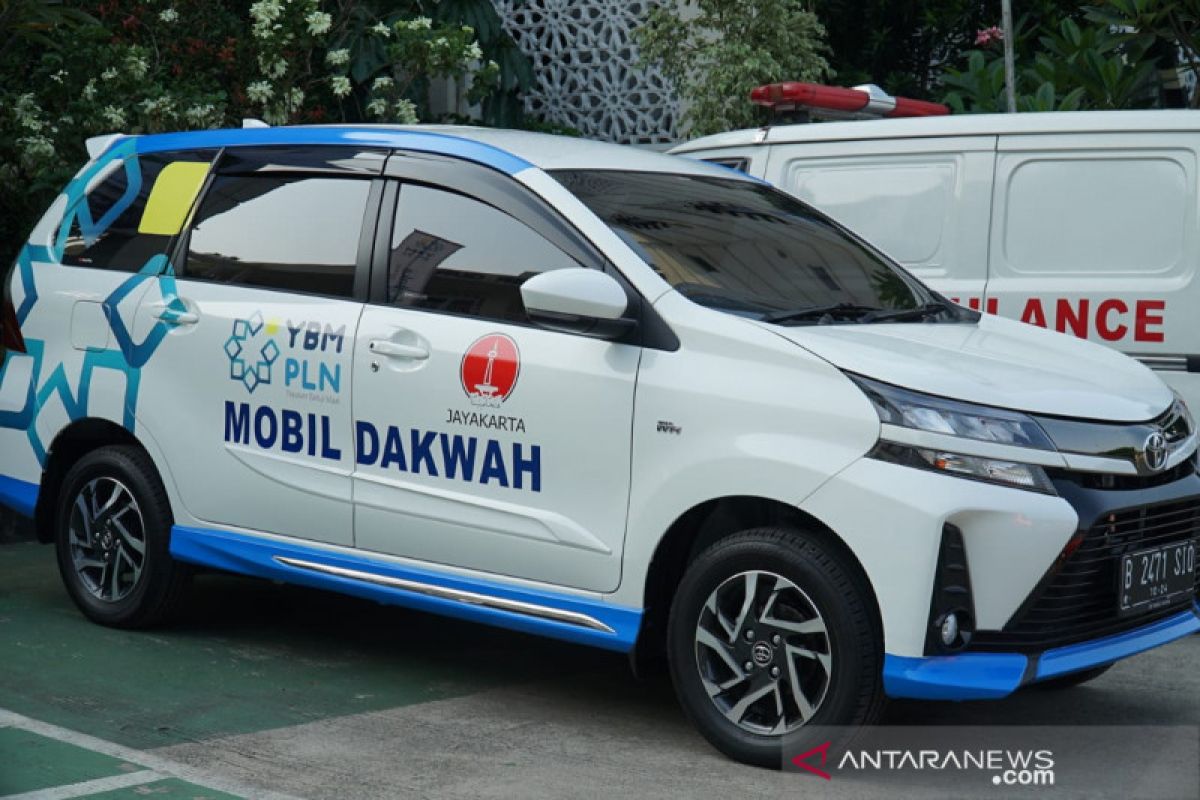 Belasan ribu paket sembako dan 3 mobil dibagikan YBM PLN