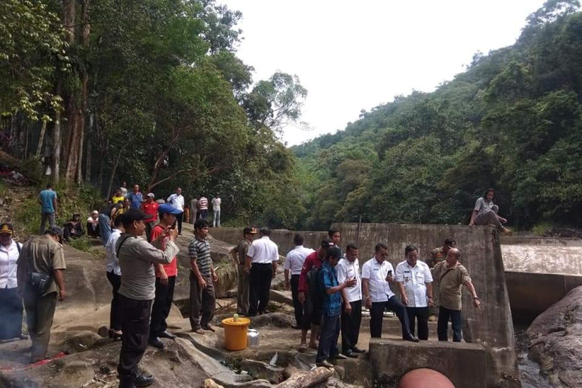 Bupati Rupinus ingatkan lokasi berbahaya dipasang papan peringatan