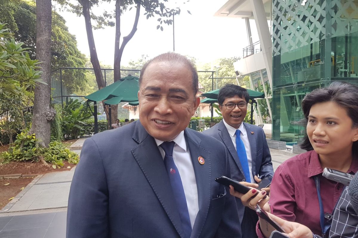 Cambodia ambassador apologizes over interrupting CNRP press conference