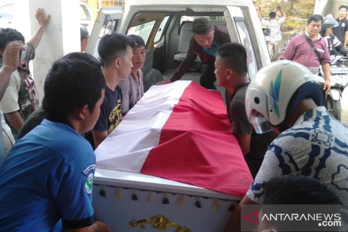 Keluarga merasa ada kejanggalan, jenazah Serda Iman Gea dibawa ke RSU Gunungsitoli untuk divisum