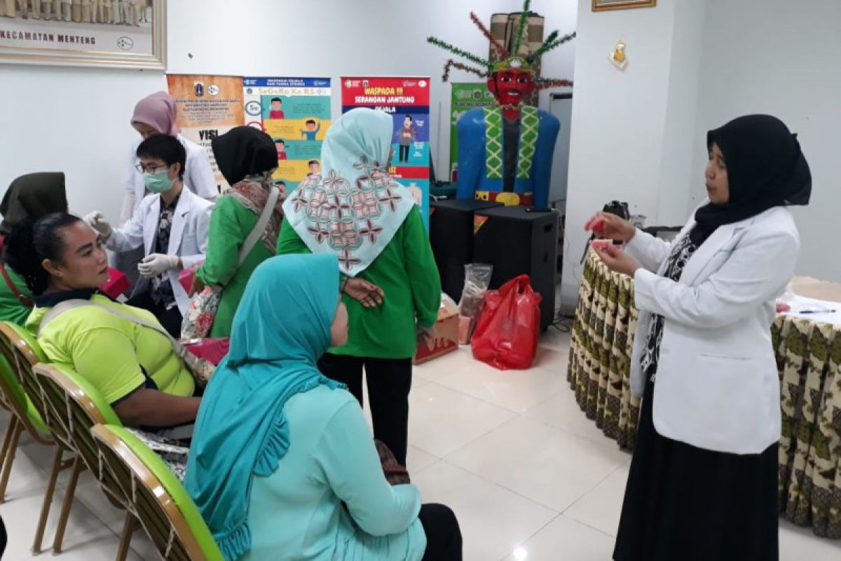 FKG UI edukasi kaum lansia untuk pemakaian gigi tiruan