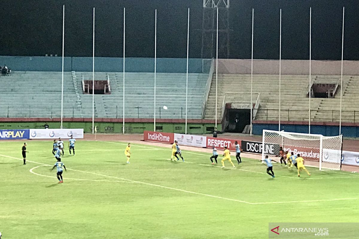 Sriwijaya FC unggul  tipis 1-0 atas Persewar di babak pertama