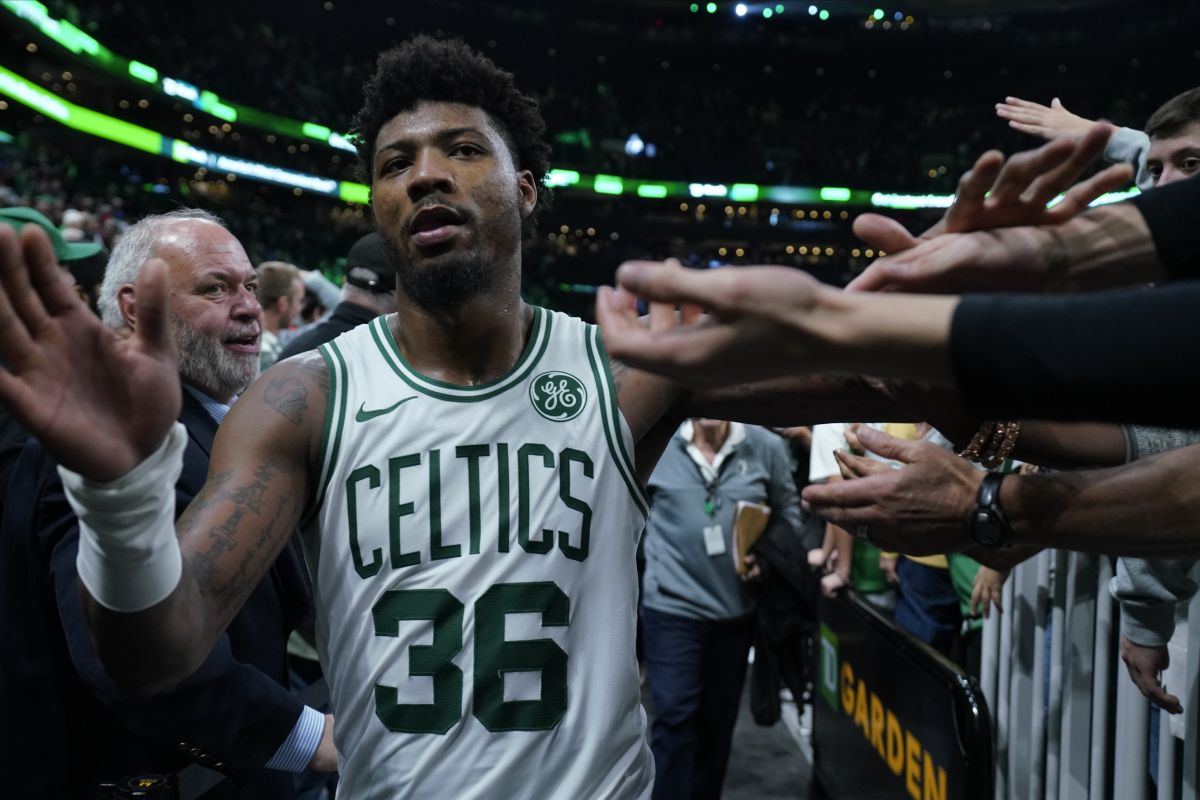 NBA denda Marcus Smart karena  kritik wasit