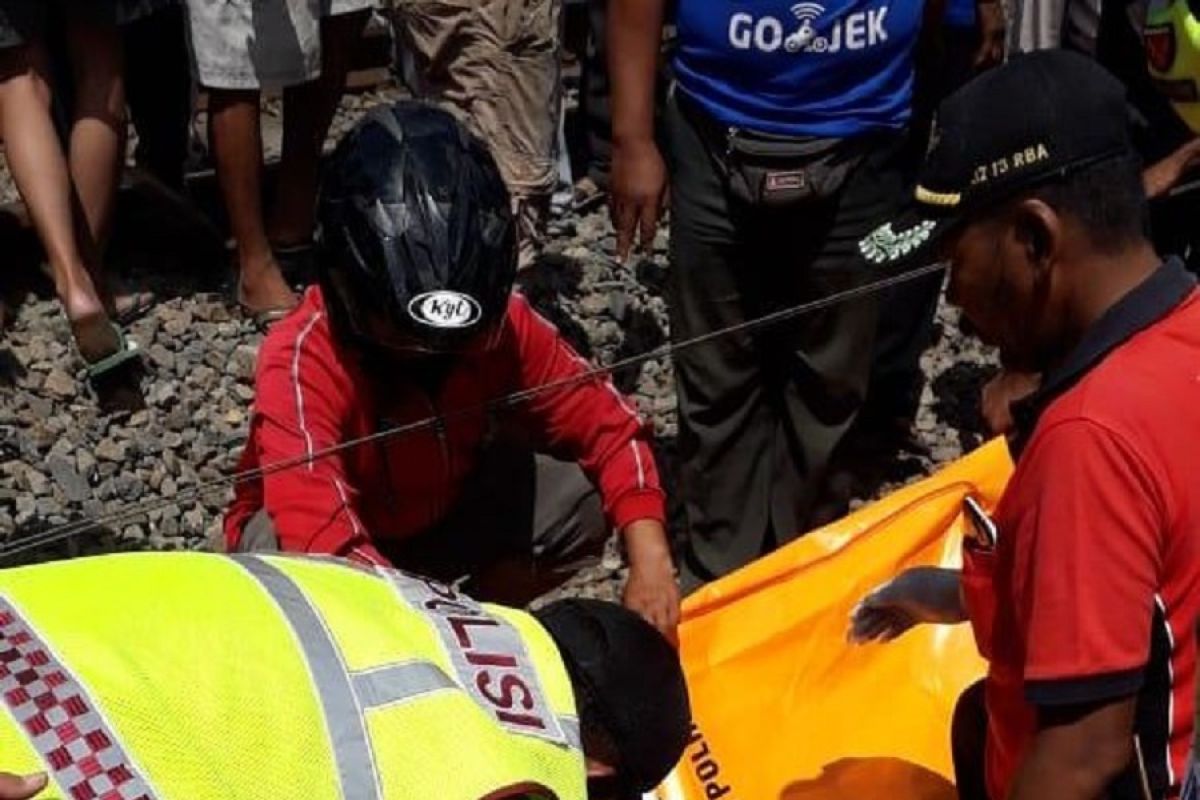 Polisi tangani kecelakaan warga tertabrak kereta di Blitar