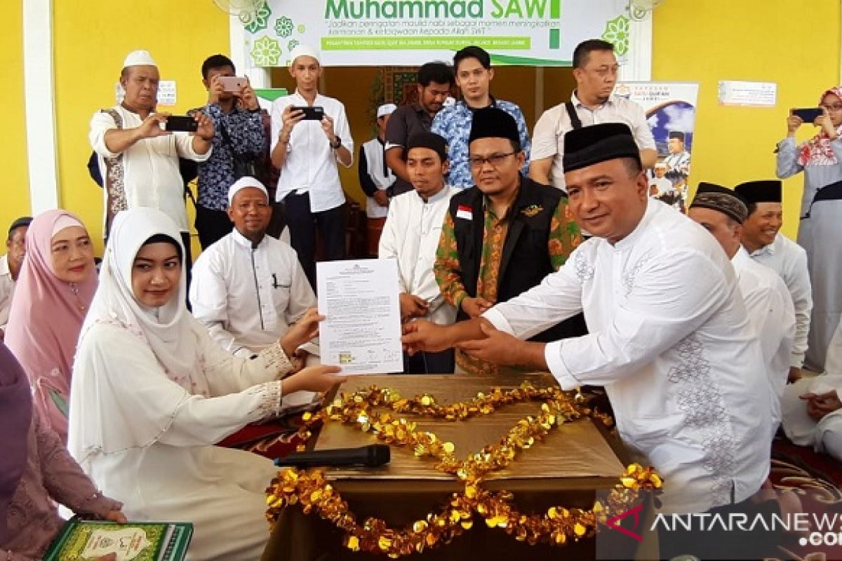 Pembina Yayasan Ponpes Satu Quran bimbing Putu masuk Islam