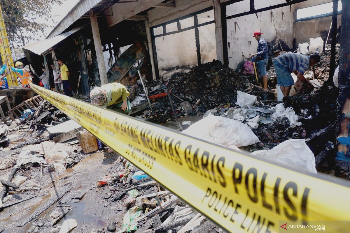 Pasar Ngunut terbakar, ratusan pedagang akan direlokasi