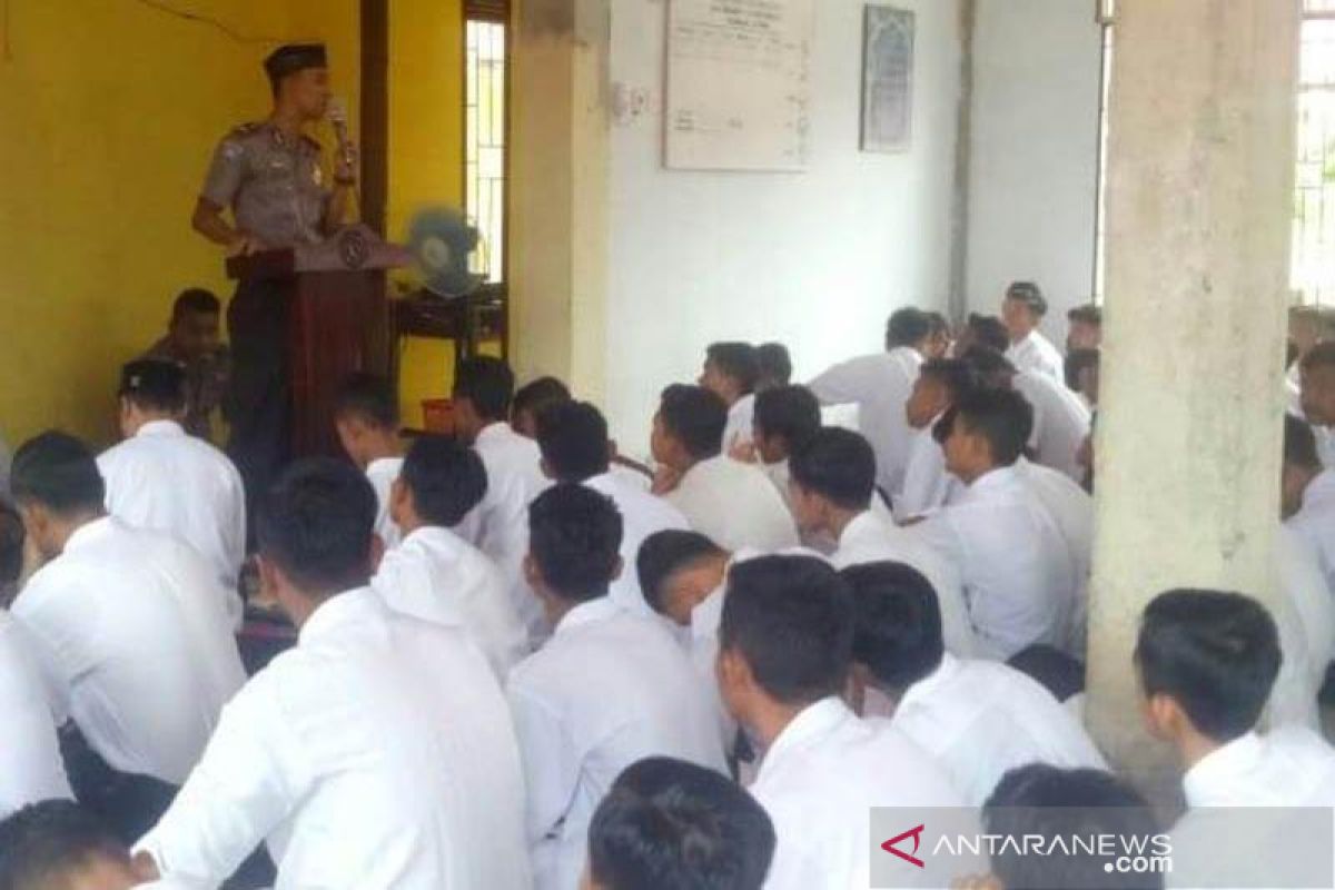 Polisi Aceh Utara pimpin yasinan dan ceramah agama di sekolah