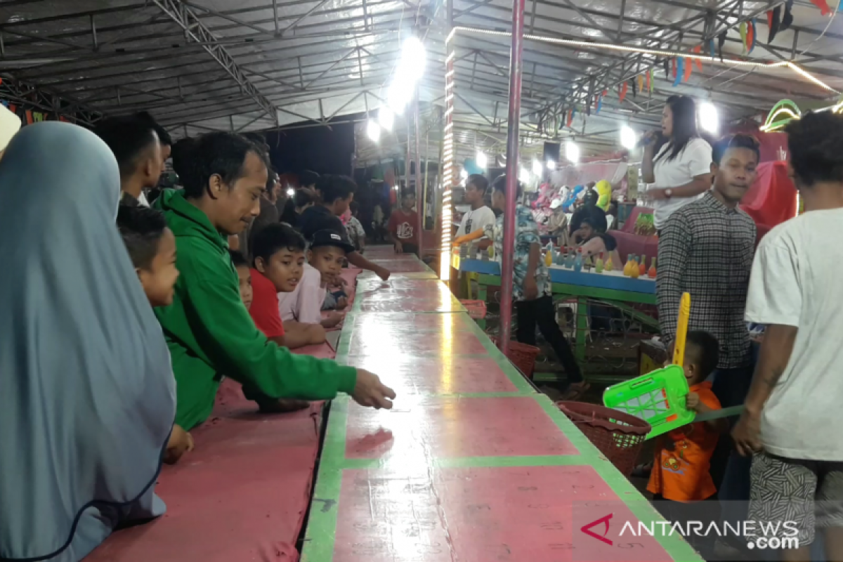 Menikmati suasana Pasar Malam Simpang Kalumpang