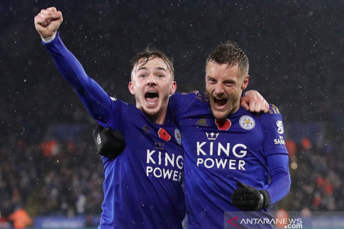 Pemain Leicester Evans tolak bicara gelar setelah menang atas Arsenal