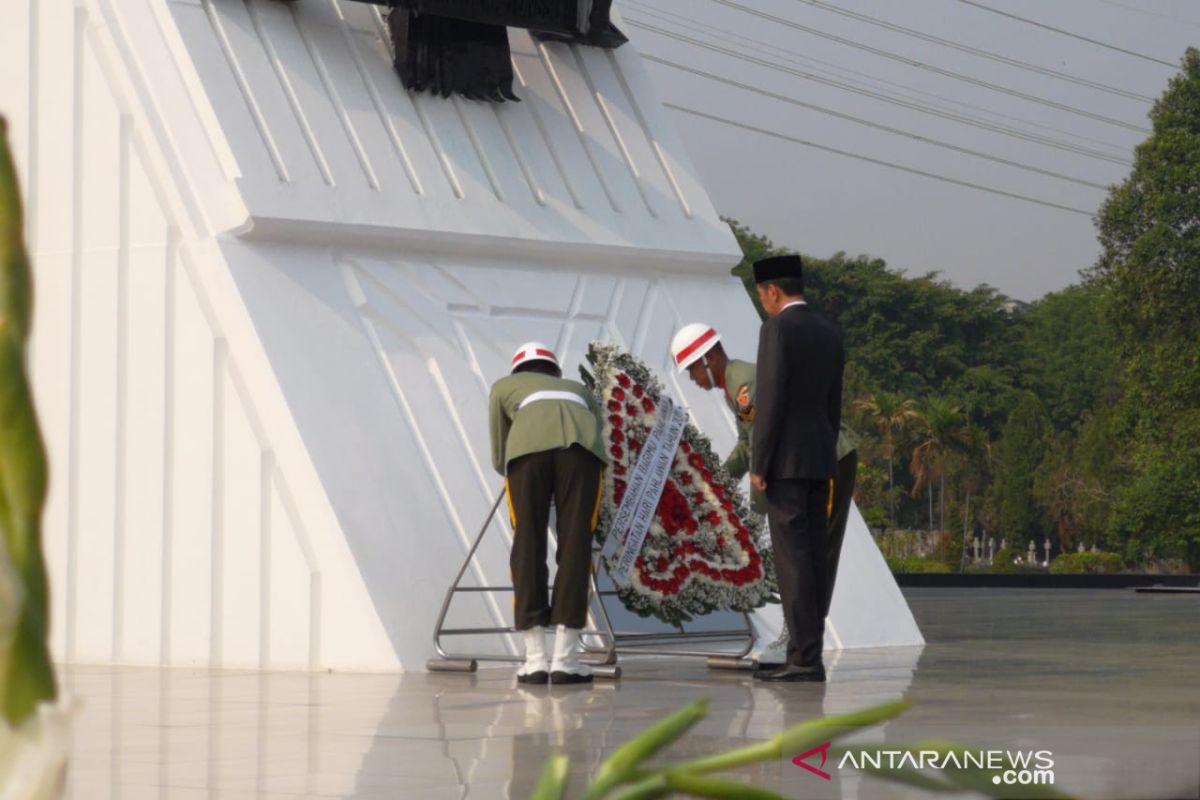 Presiden Joko Widodo sebut Indonesia butuh pahlawan pemberantas kemiskinan