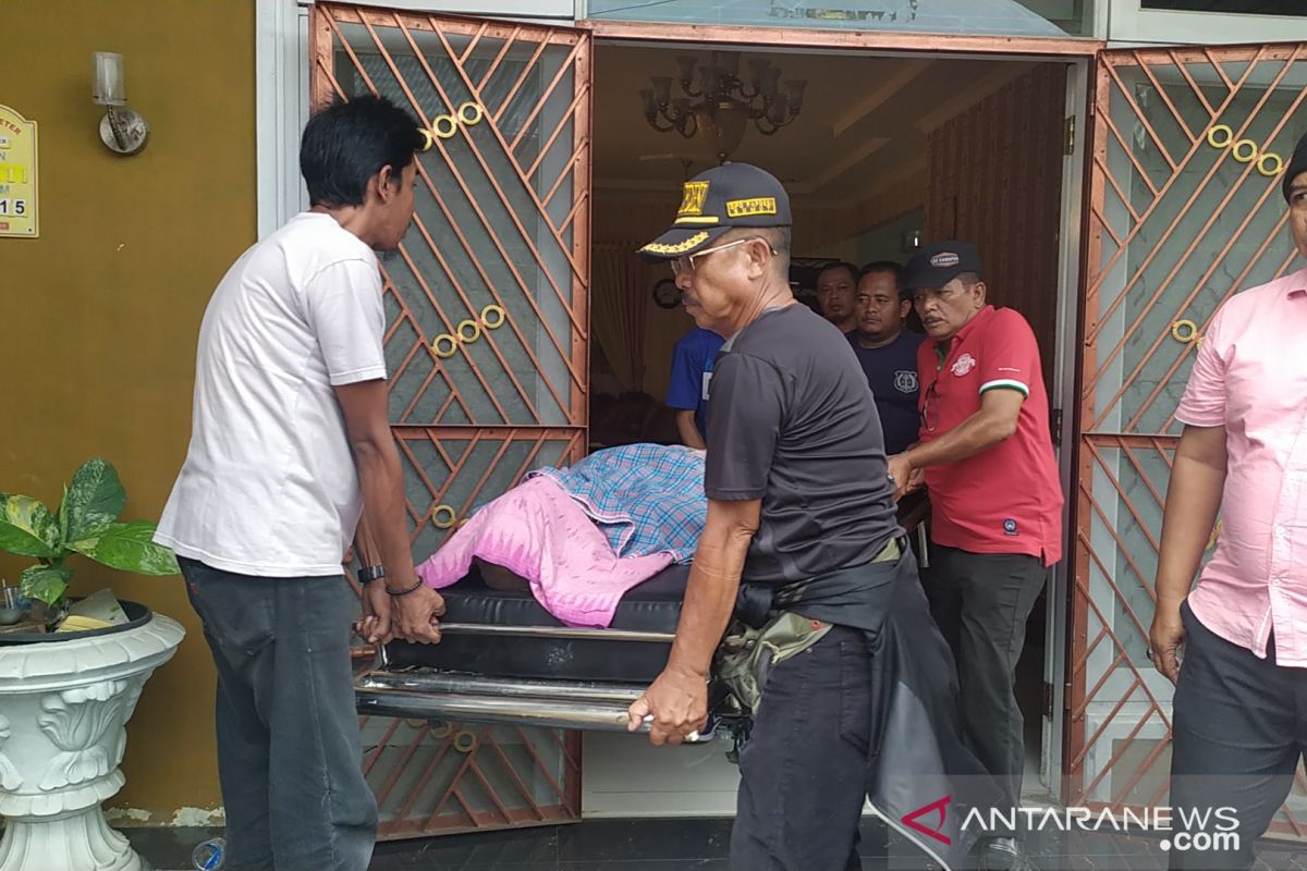 Seorang kades ditemukan tewas dengan lima bekas tusukan di badan