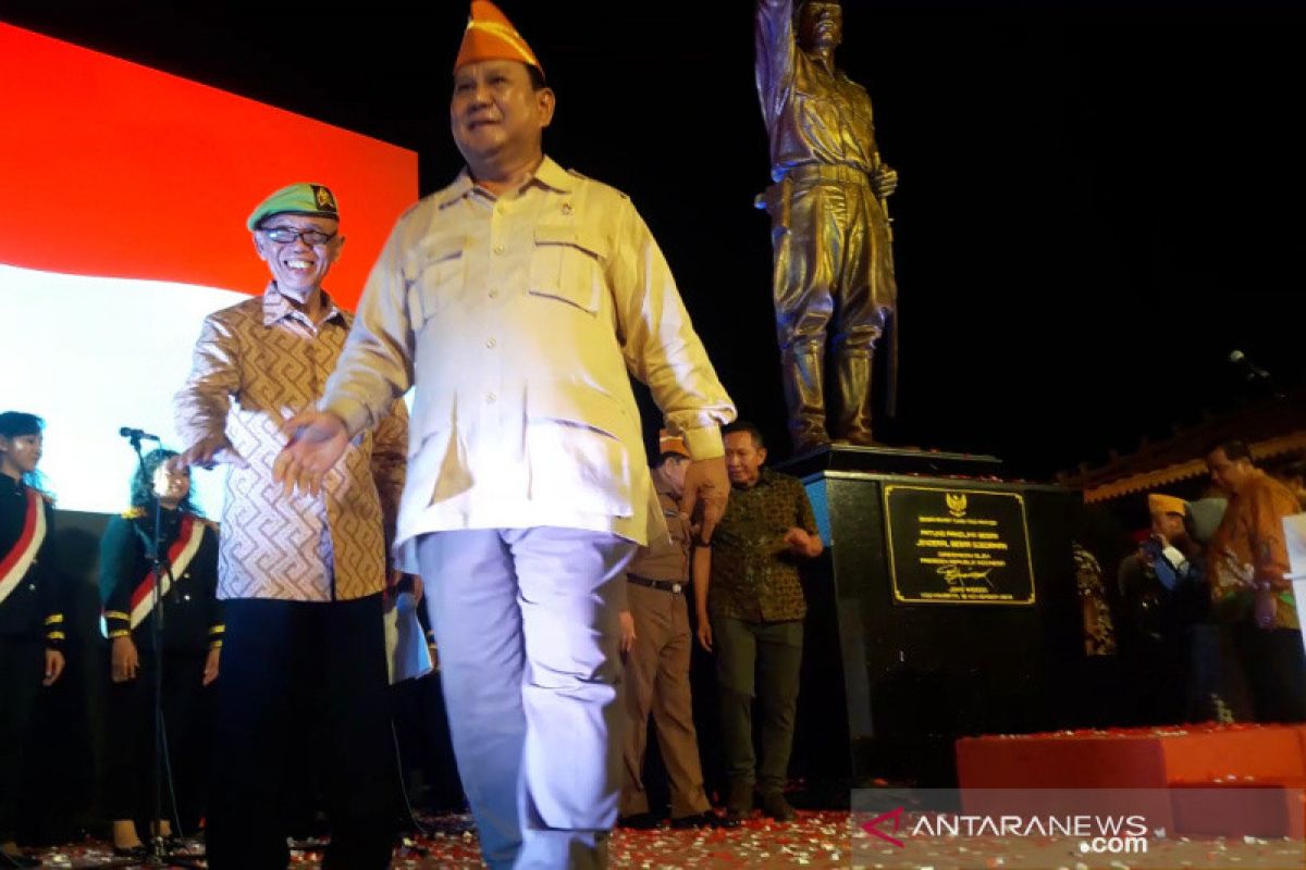 Menhan Prabowo resmikan patung Jenderal Soedirman