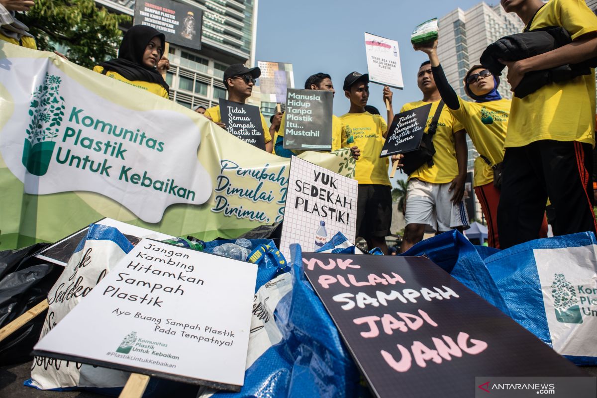 Nabung sampah, edukasi kebersihan, sampai inklusi keuangan