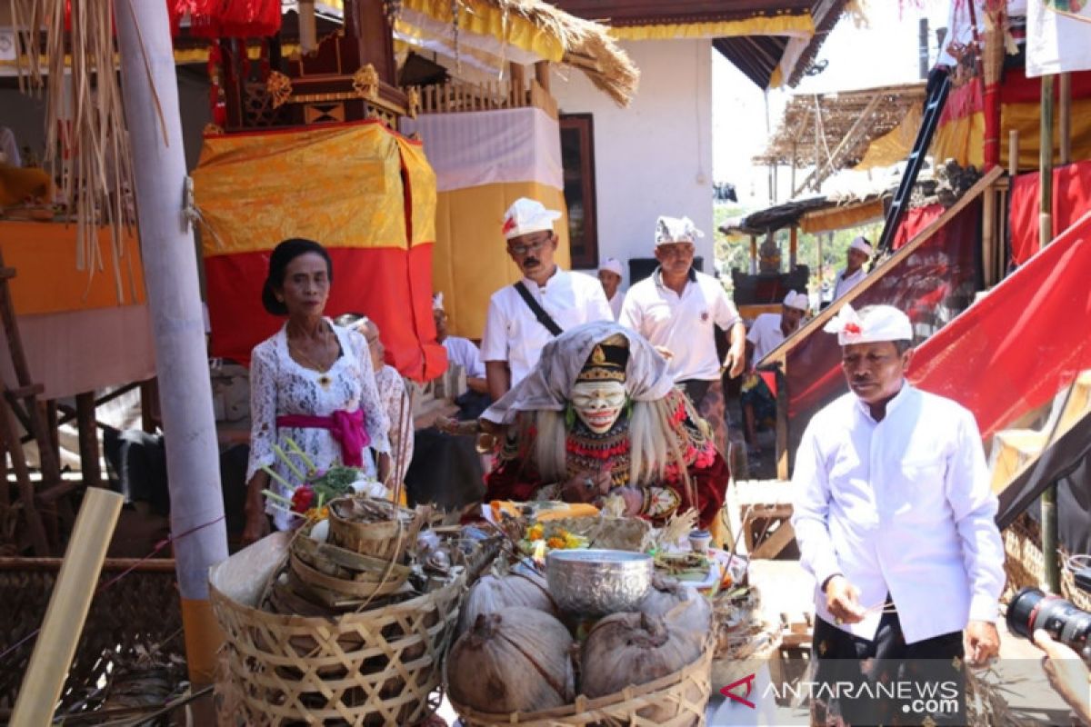 Pura Ulun Suwi Desa Adat Apuan-Bangli adakan upacara 