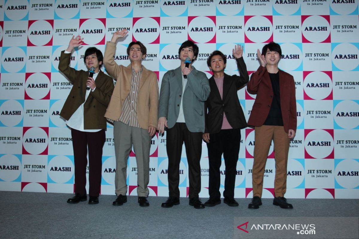 Arashi highlights weather, zoo in impressions of Indonesia with fans