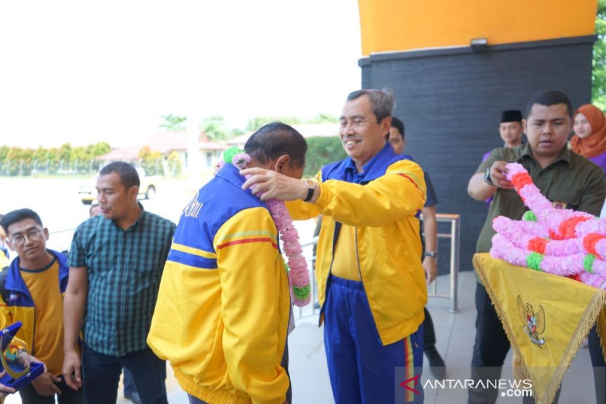 Di Hari Pahlawan, Gubernur sambut pejuang olahraga Riau juara umum Porwil X