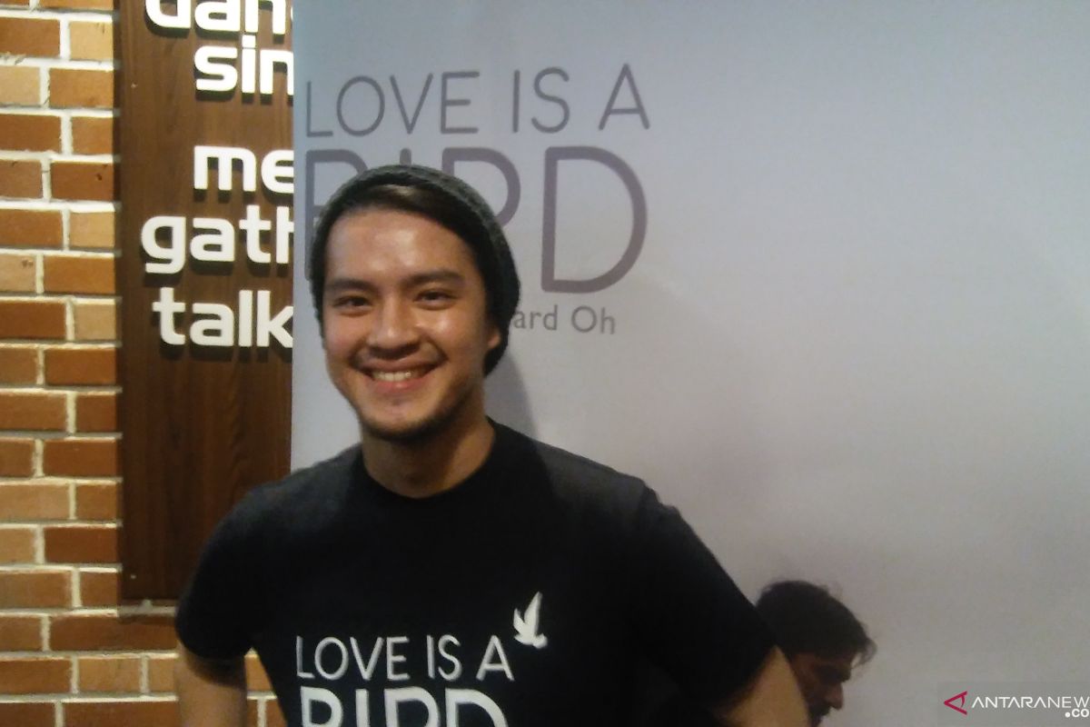 Morgan Oey jadi tokoh kejutan di "Love is A Bird"